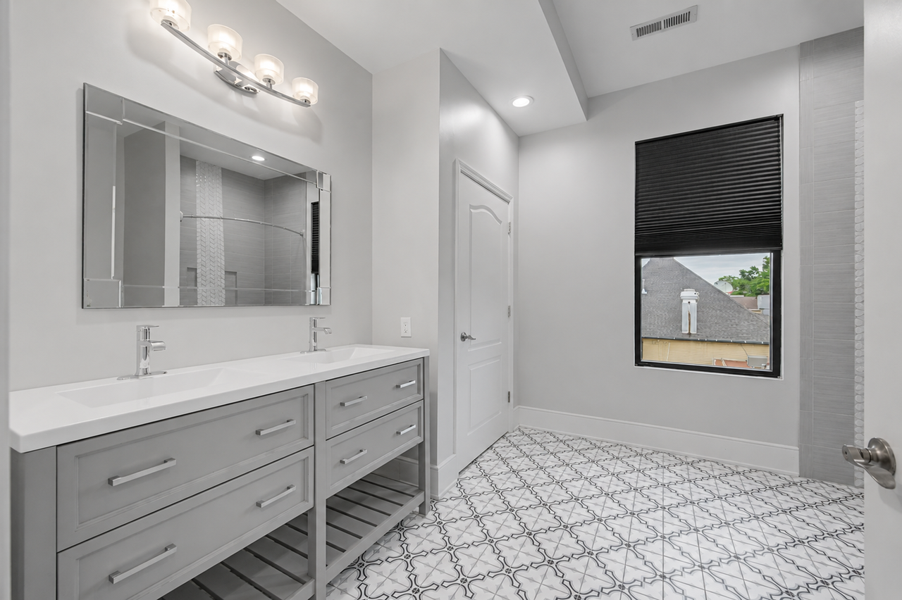 1044 Chestnut St - Photo 7 of 12