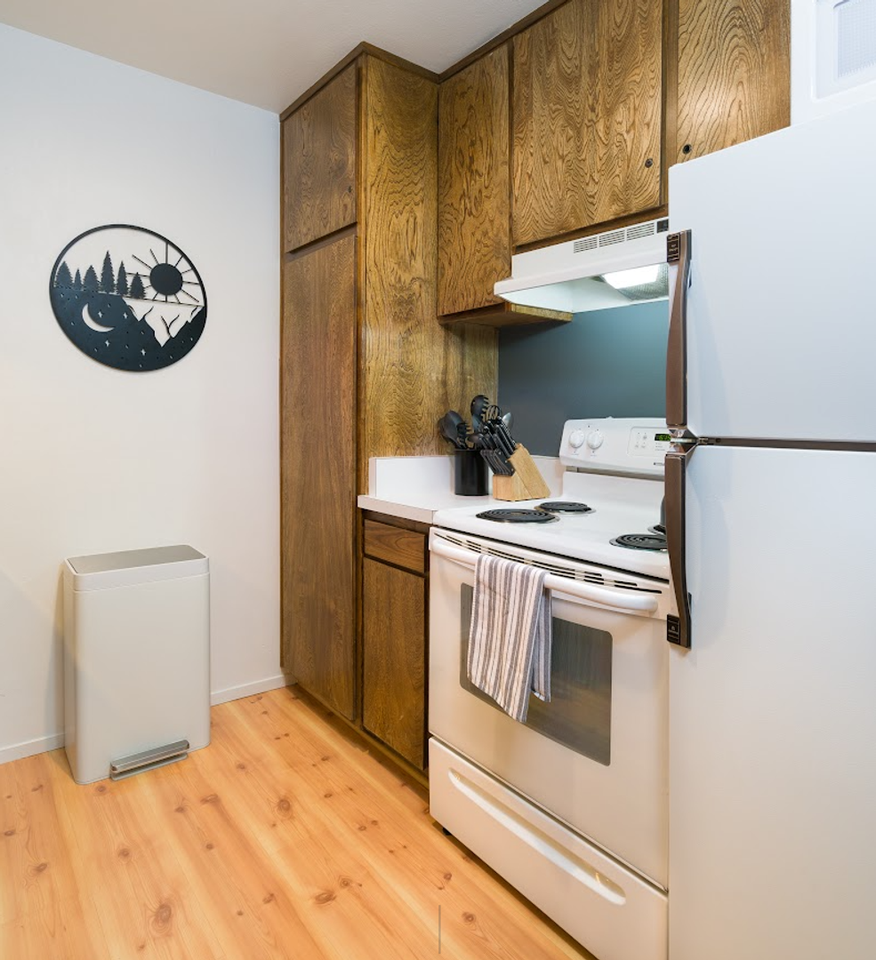 2113 Meridian Blvd - Photo 7 of 17
