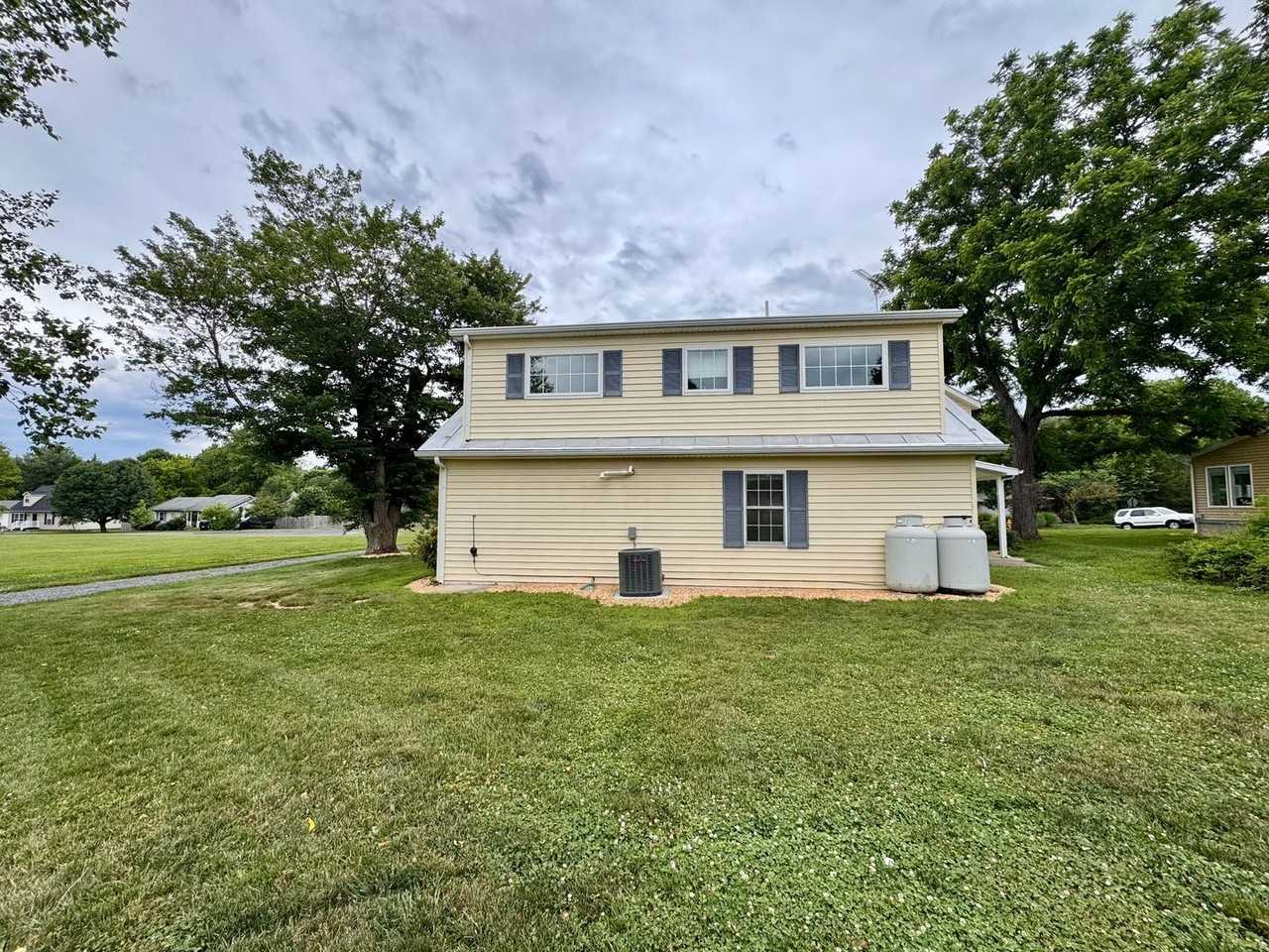 506 E Riverside Dr - Photo 2 of 27