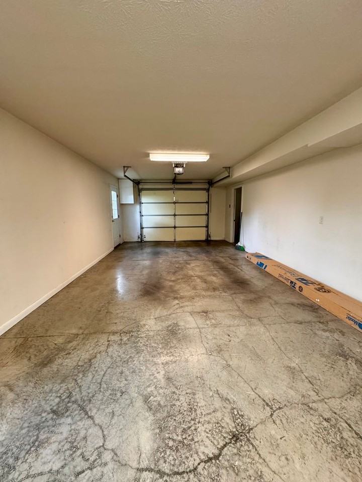 506 E Riverside Dr - Photo 4 of 27
