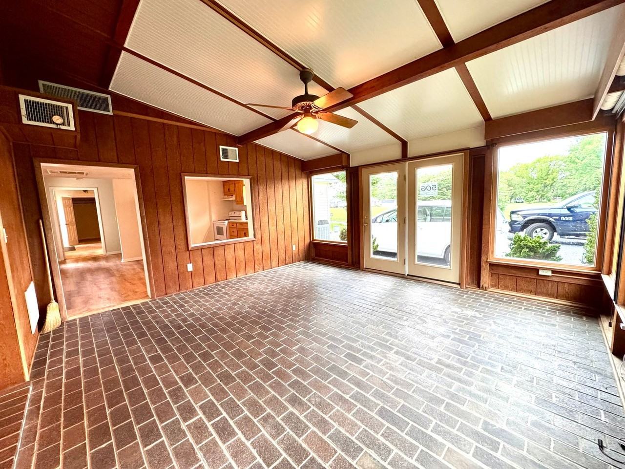 506 E Riverside Dr - Photo 6 of 27