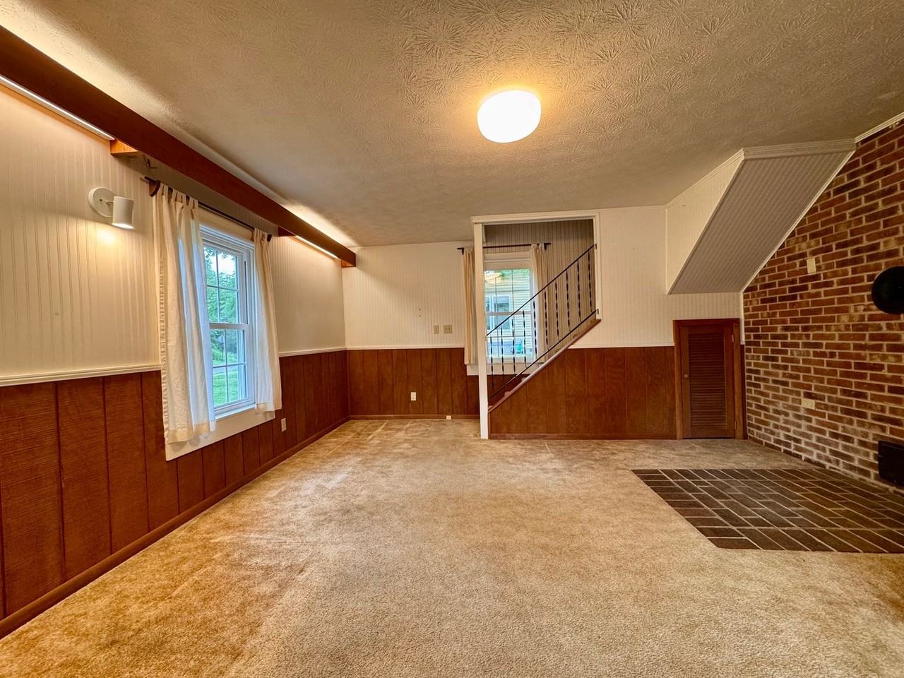 506 E Riverside Dr - Photo 7 of 27