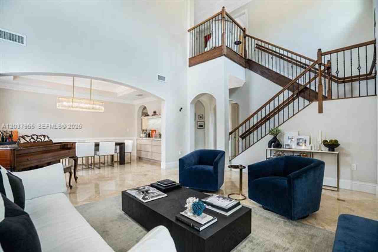 8919 Ne 10th Ave - Photo 3 of 21