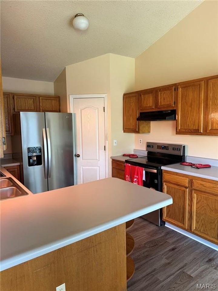 1203 Advance Dr - Photo 2 of 15