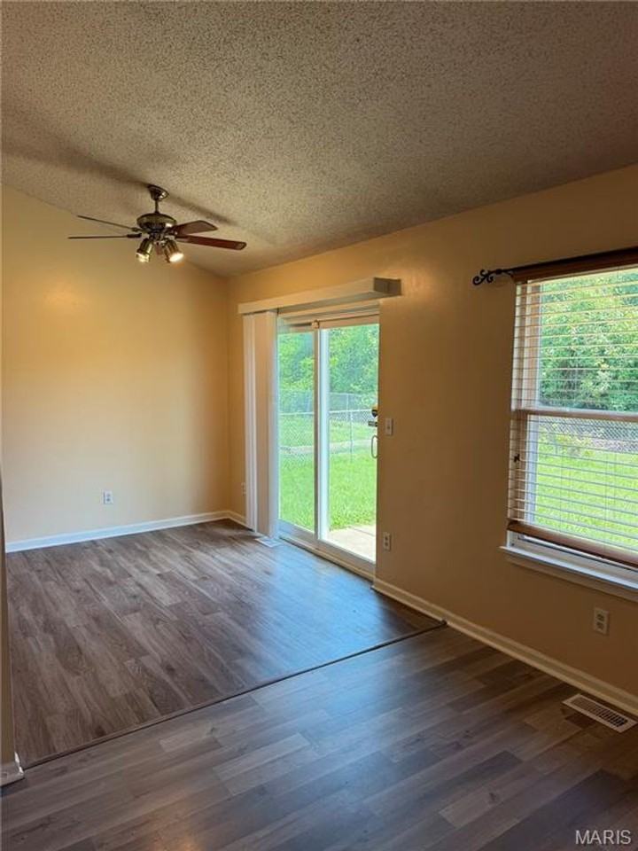 1203 Advance Dr - Photo 5 of 15