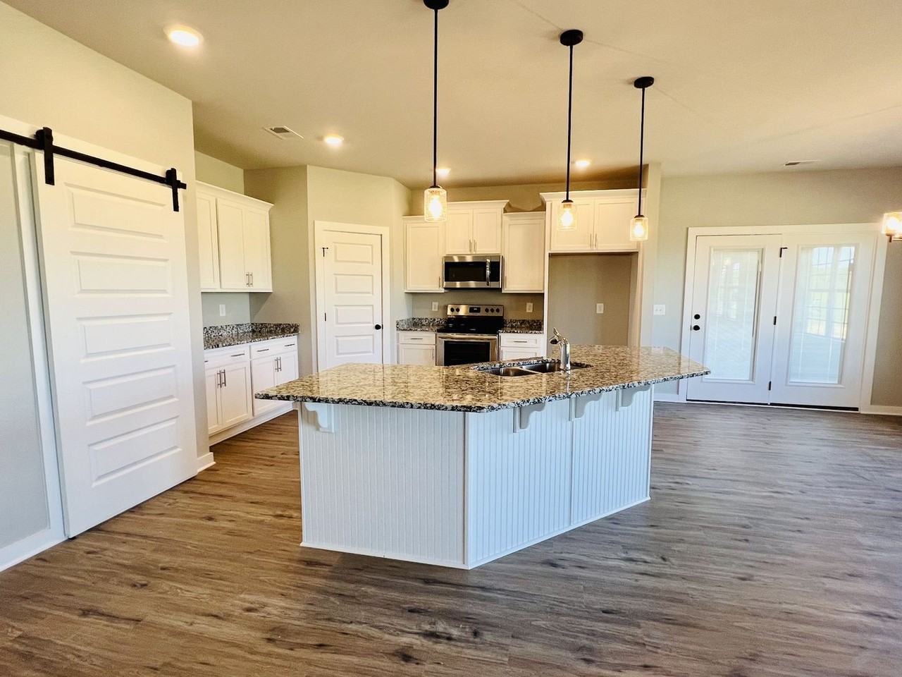 731 N Main St - Photo 5 of 22