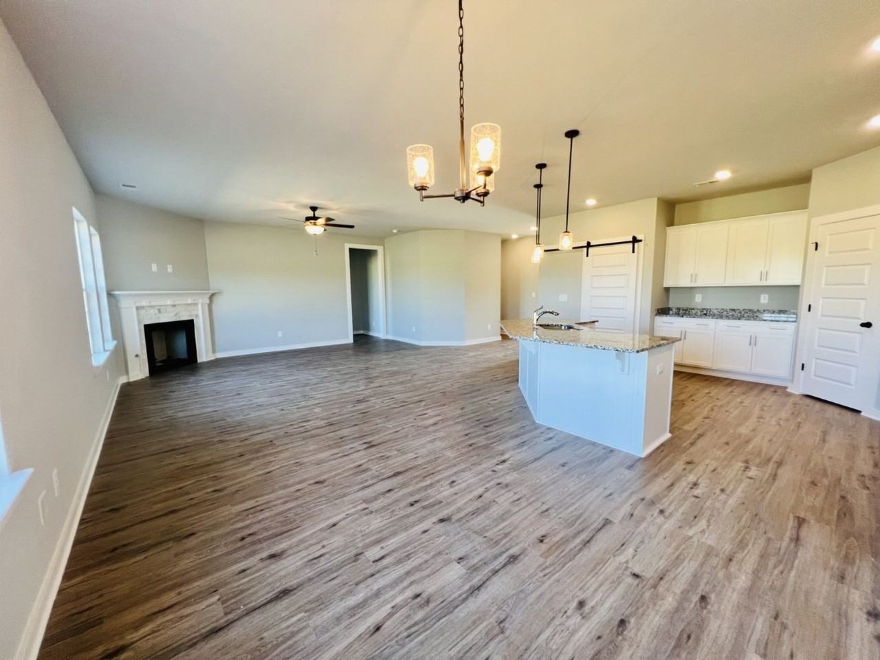 731 N Main St - Photo 6 of 22
