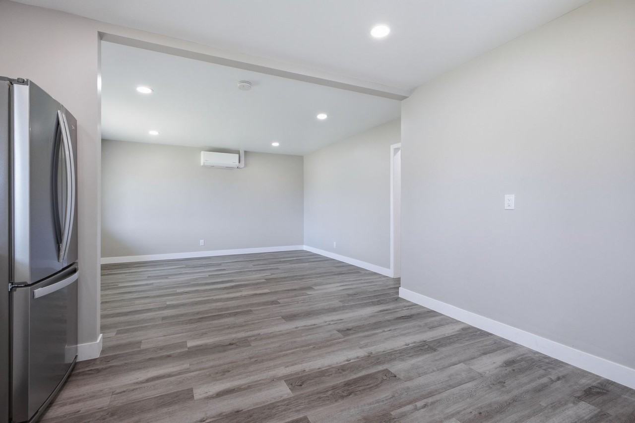 1076 El Campo Dr - Photo 6 of 13