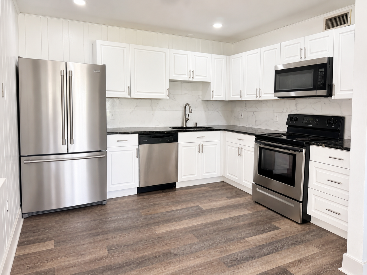 35136 Cross St - Photo 2 of 10