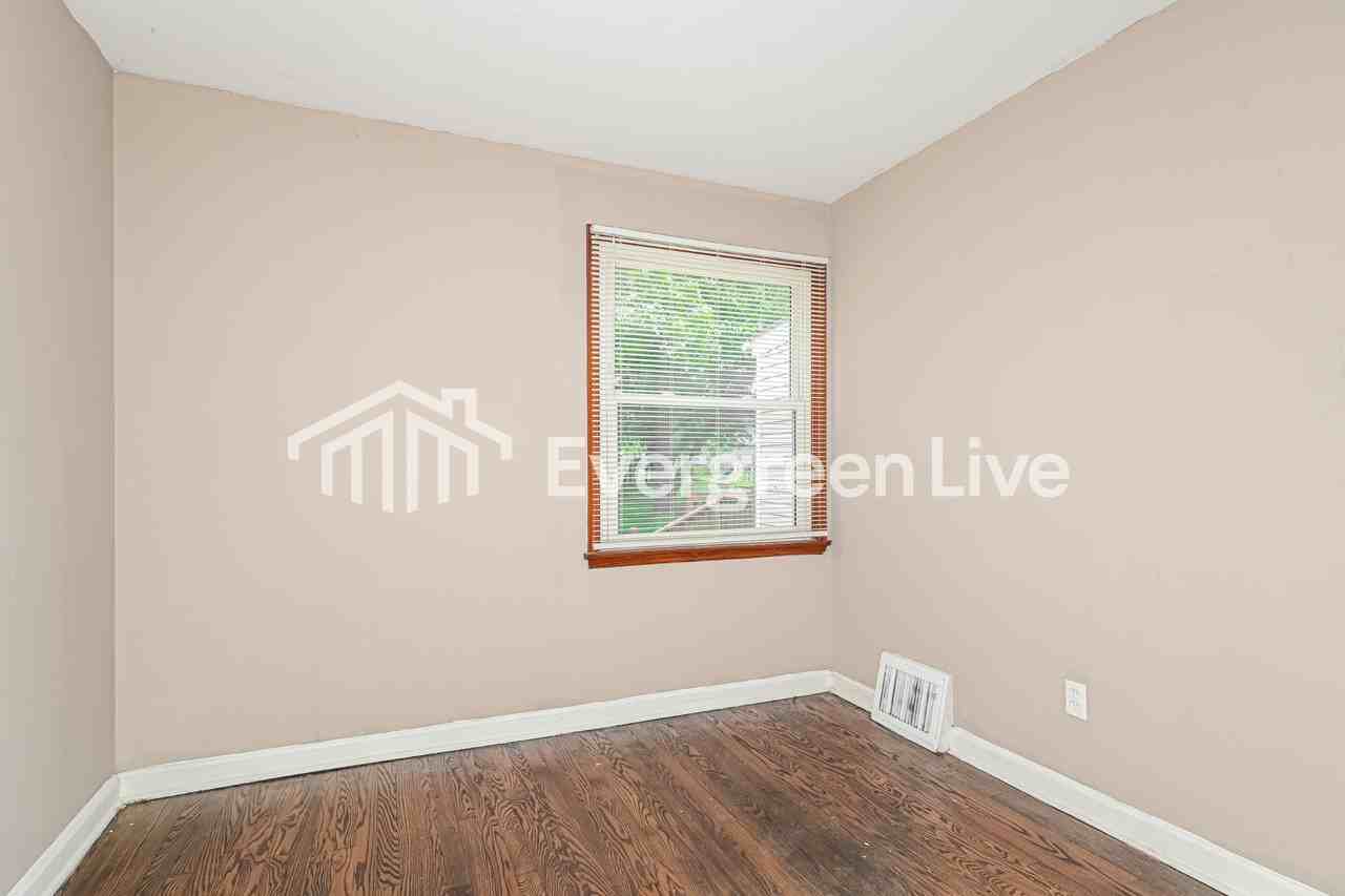10409 Niblic Dr - Photo 3 of 15