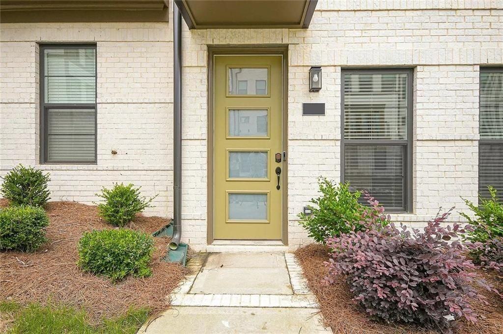 2048 Holtz Ln - Photo 2 of 27
