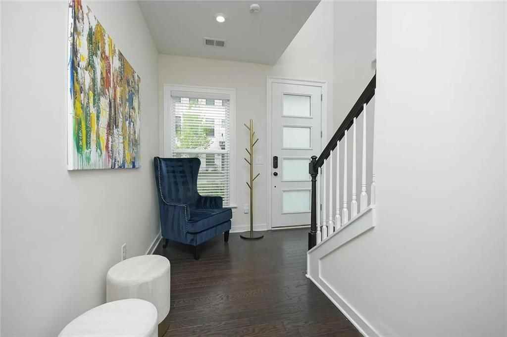 2048 Holtz Ln - Photo 4 of 27