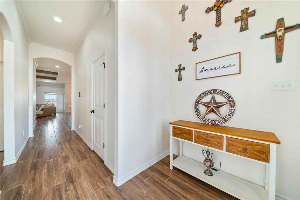 11526 S Creek Dr - Photo 2 of 28