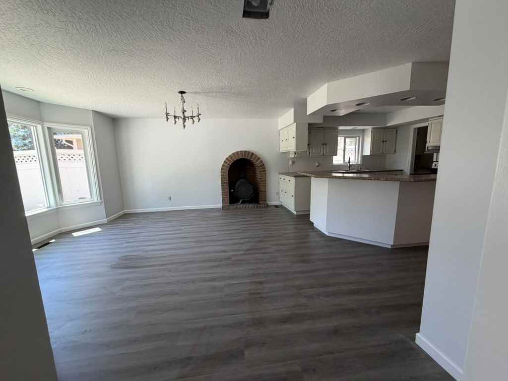 174 S 600 E - Photo 6 of 33