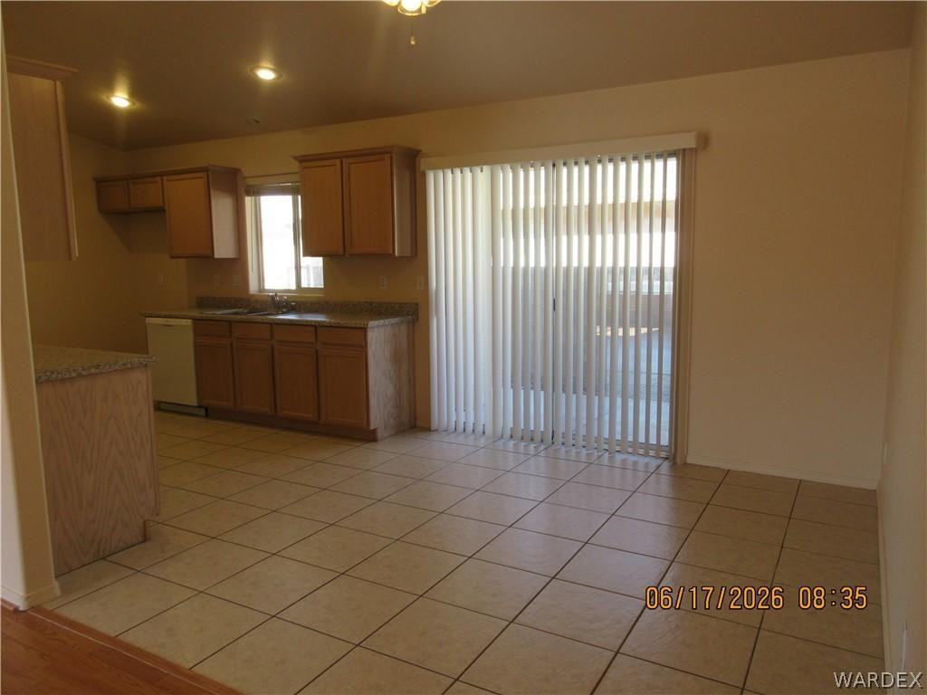 2747 Phoenix Ave - Photo 3 of 10