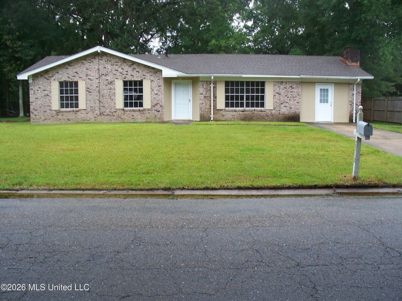 2712 Connor Dr - Photo 2 of 35