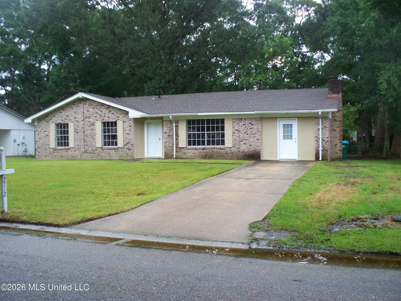 2712 Connor Dr - Photo 3 of 35