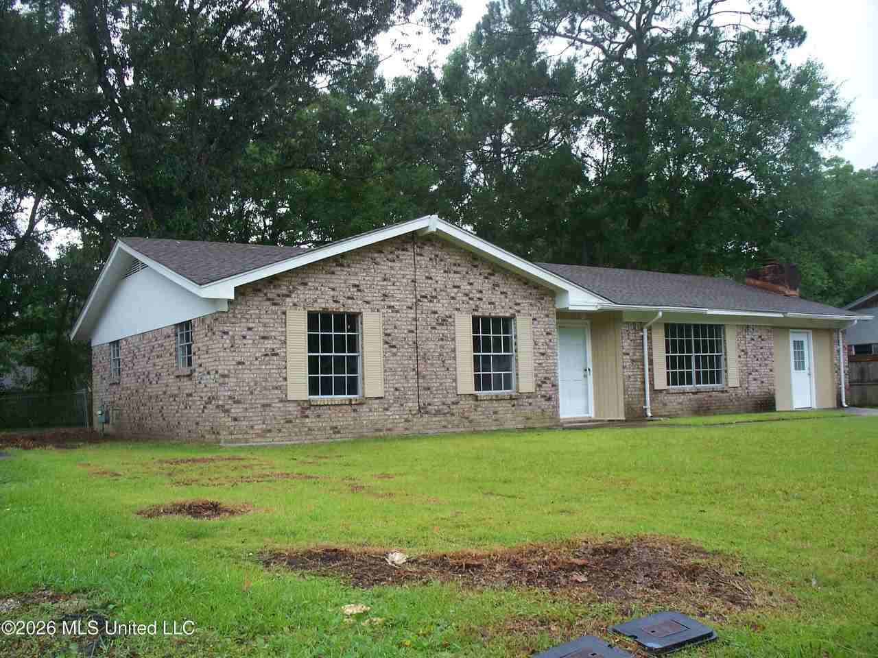2712 Connor Dr - Photo 4 of 35