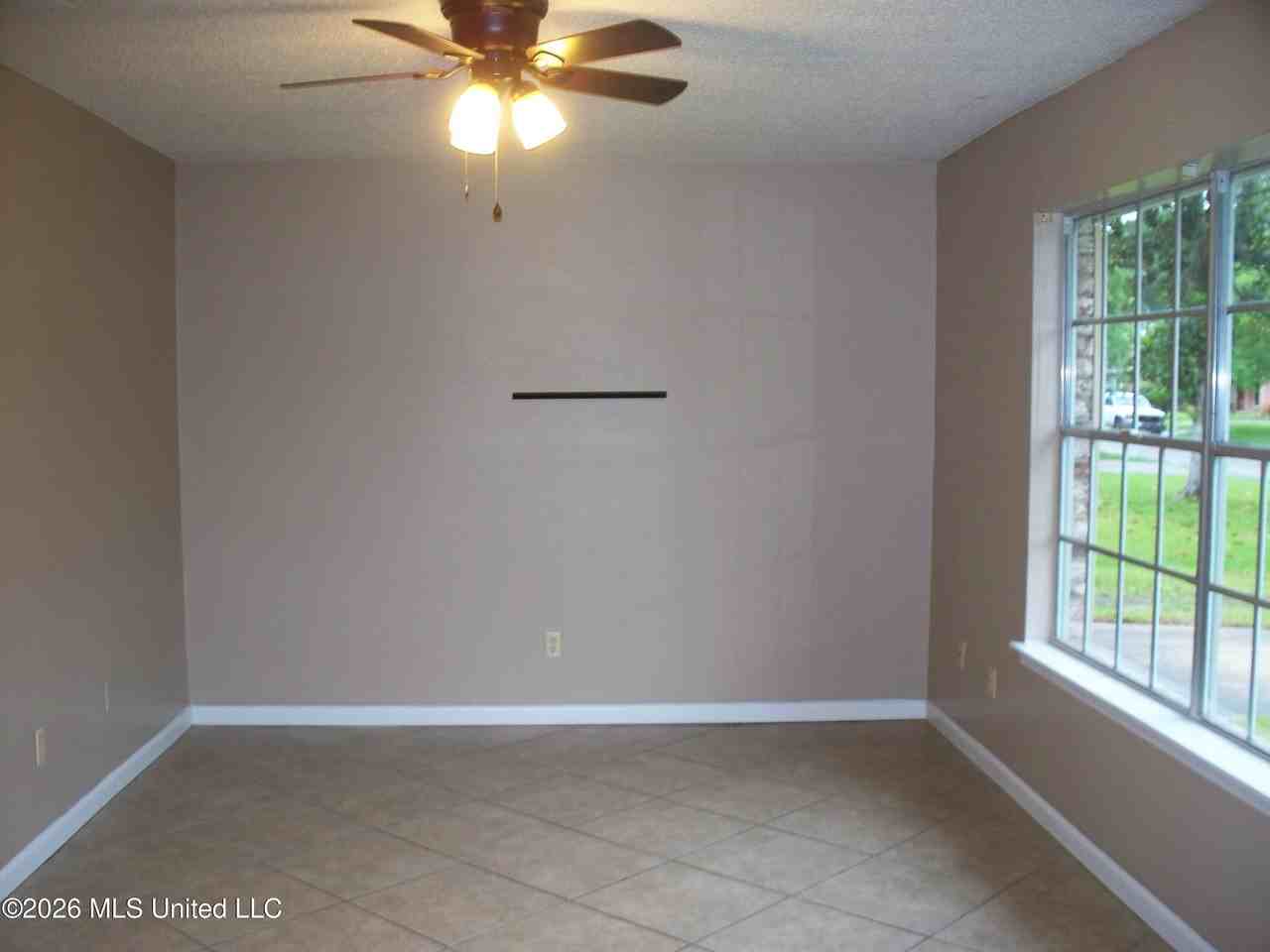 2712 Connor Dr - Photo 5 of 35