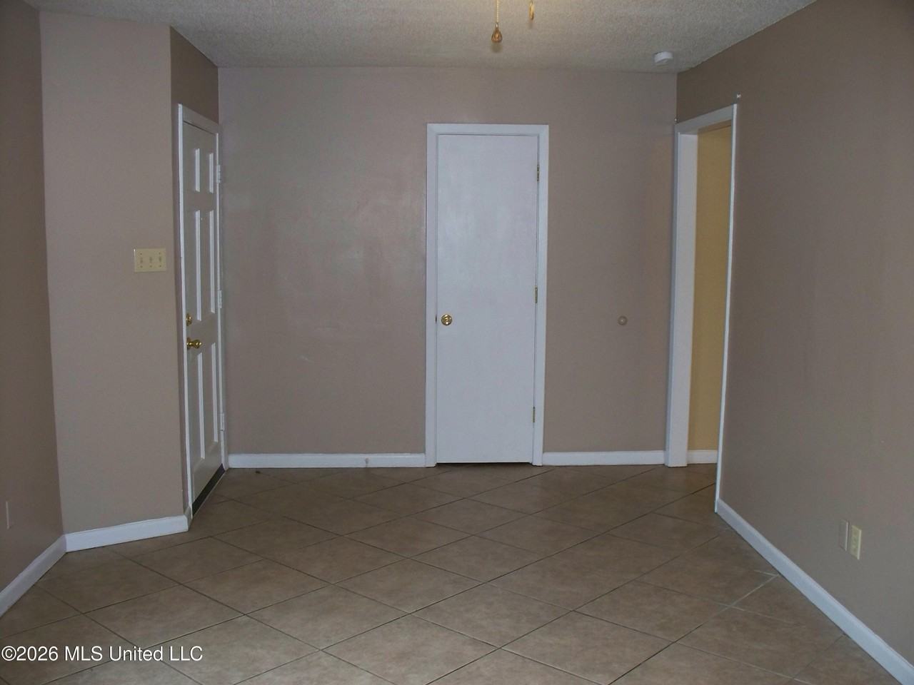 2712 Connor Dr - Photo 6 of 35
