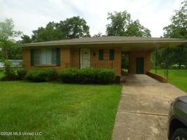featured image of 265 W Pine St
