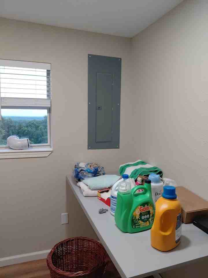 201 W Justice Rd - Photo 3 of 17