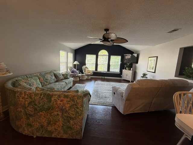 4319 Lotus Ct - Photo 2 of 40