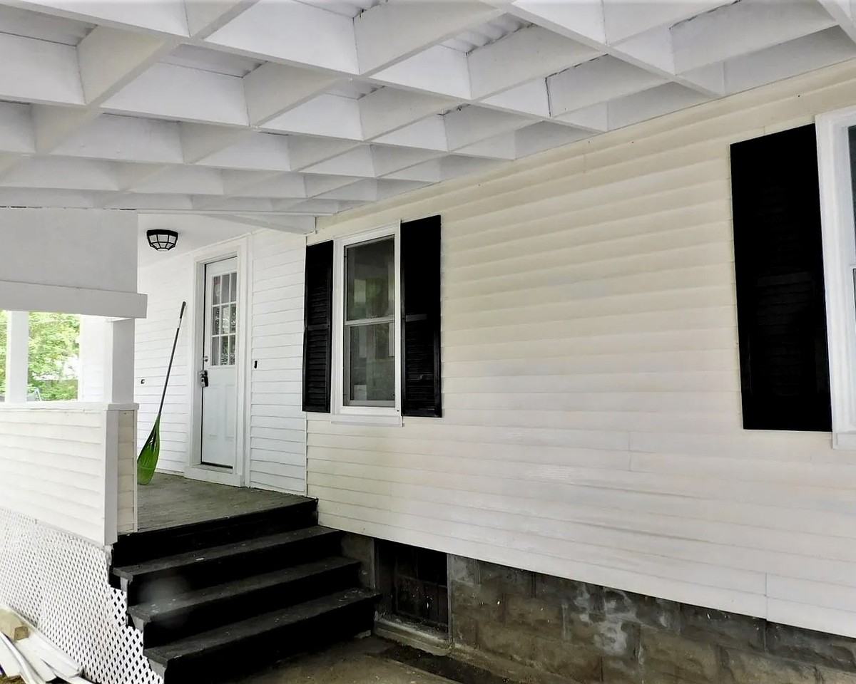 31 Wesley St - Photo 4 of 14
