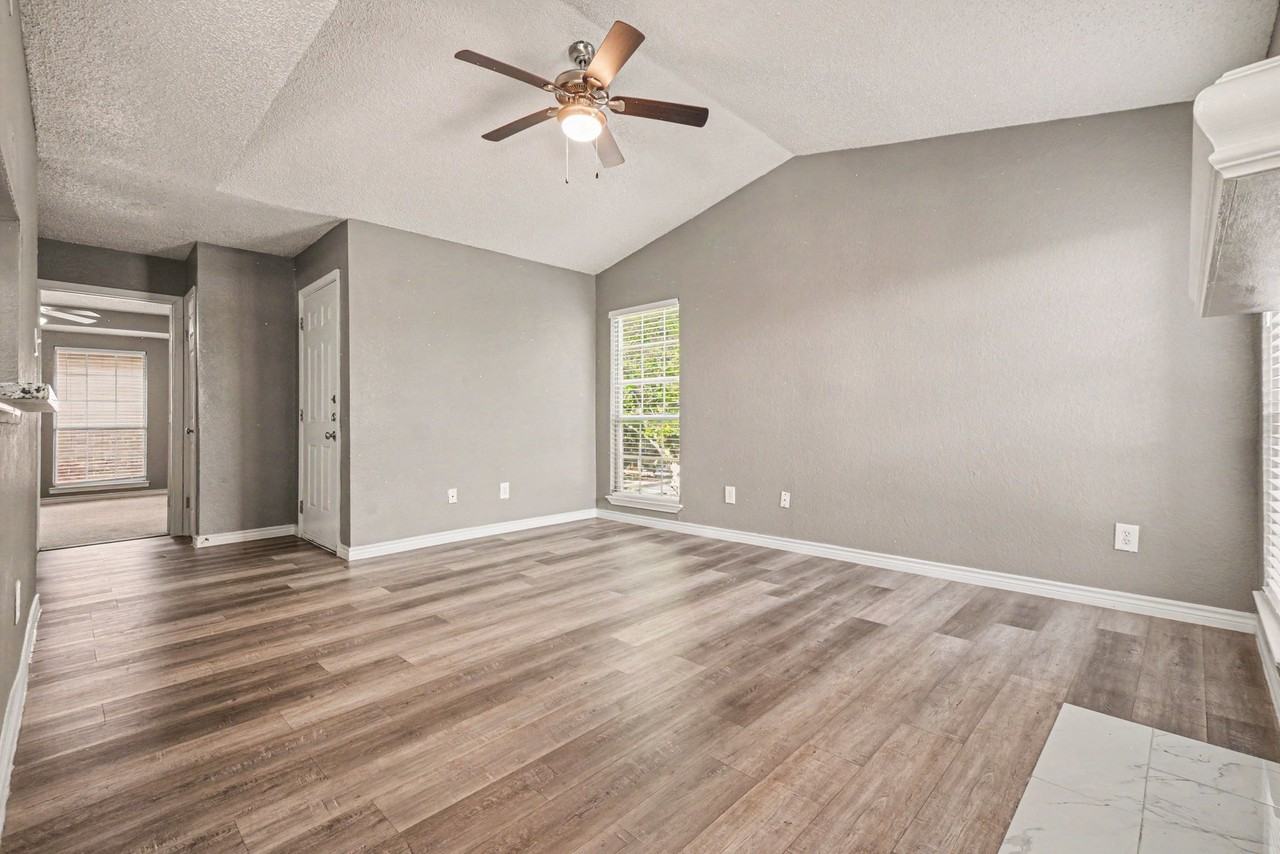 3645 W Northgate Dr #201 - Photo 5 of 17