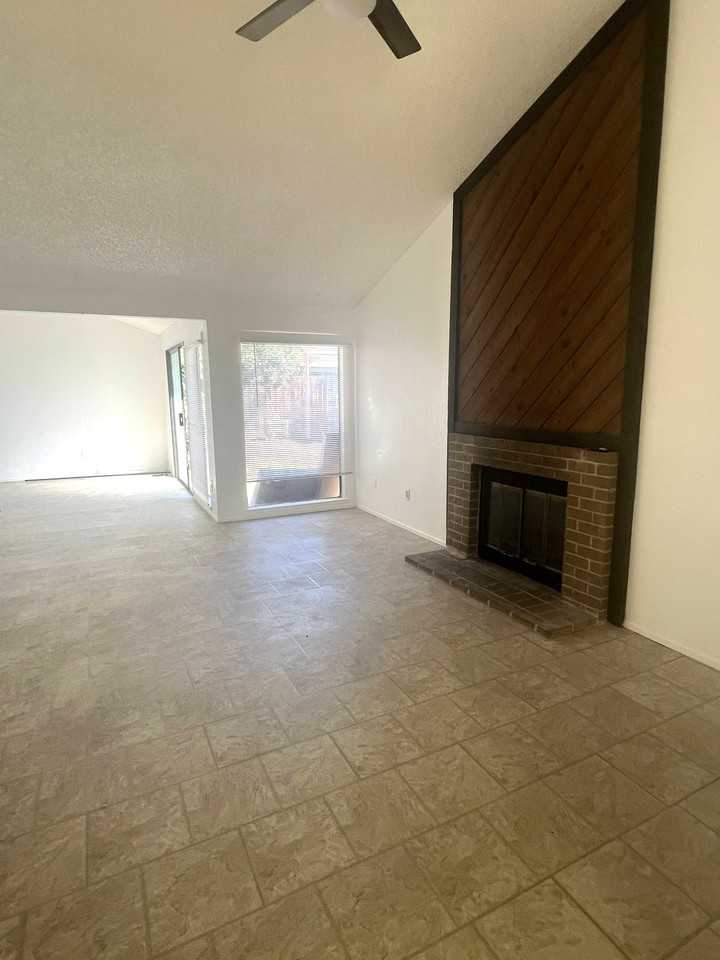 10387 S White Rock Rd Apt B - Photo 3 of 20