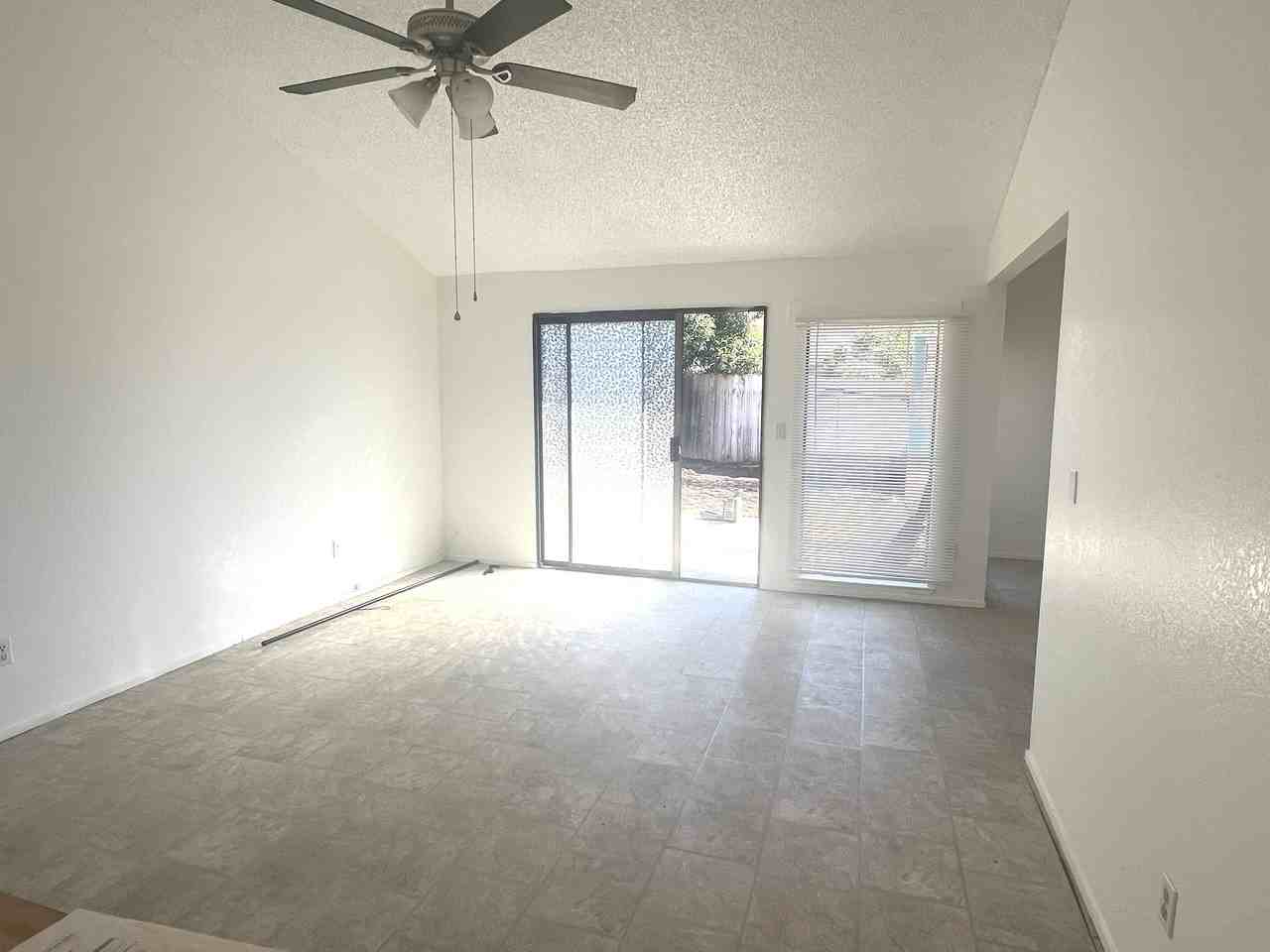 10387 S White Rock Rd Apt B - Photo 7 of 20