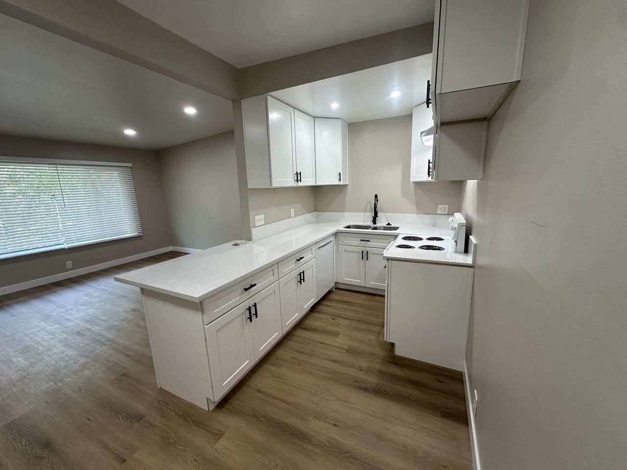 7930 Telegraph Rd - Photo 4 of 10