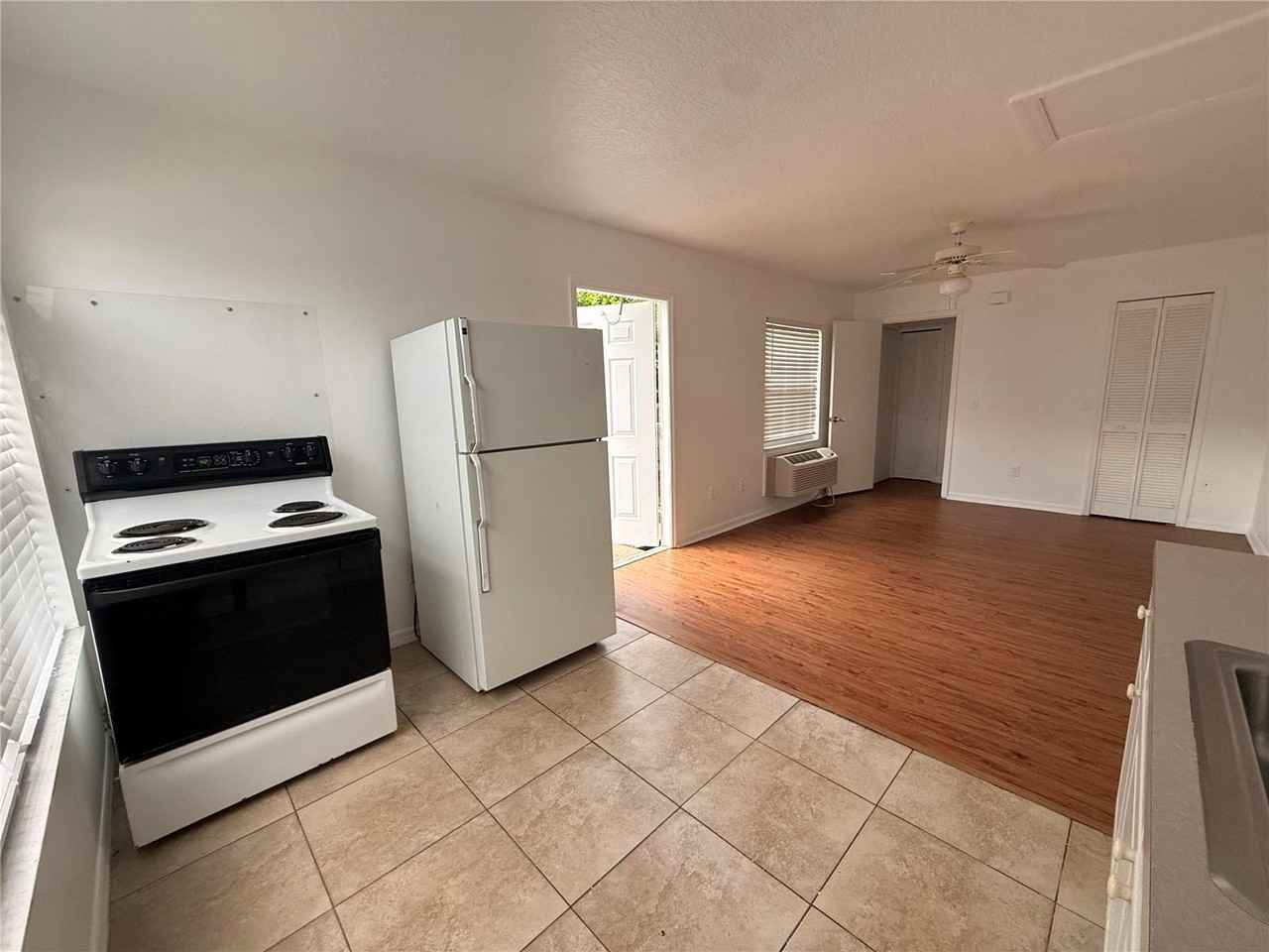 527 Caribbean Dr #B - Photo 4 of 13