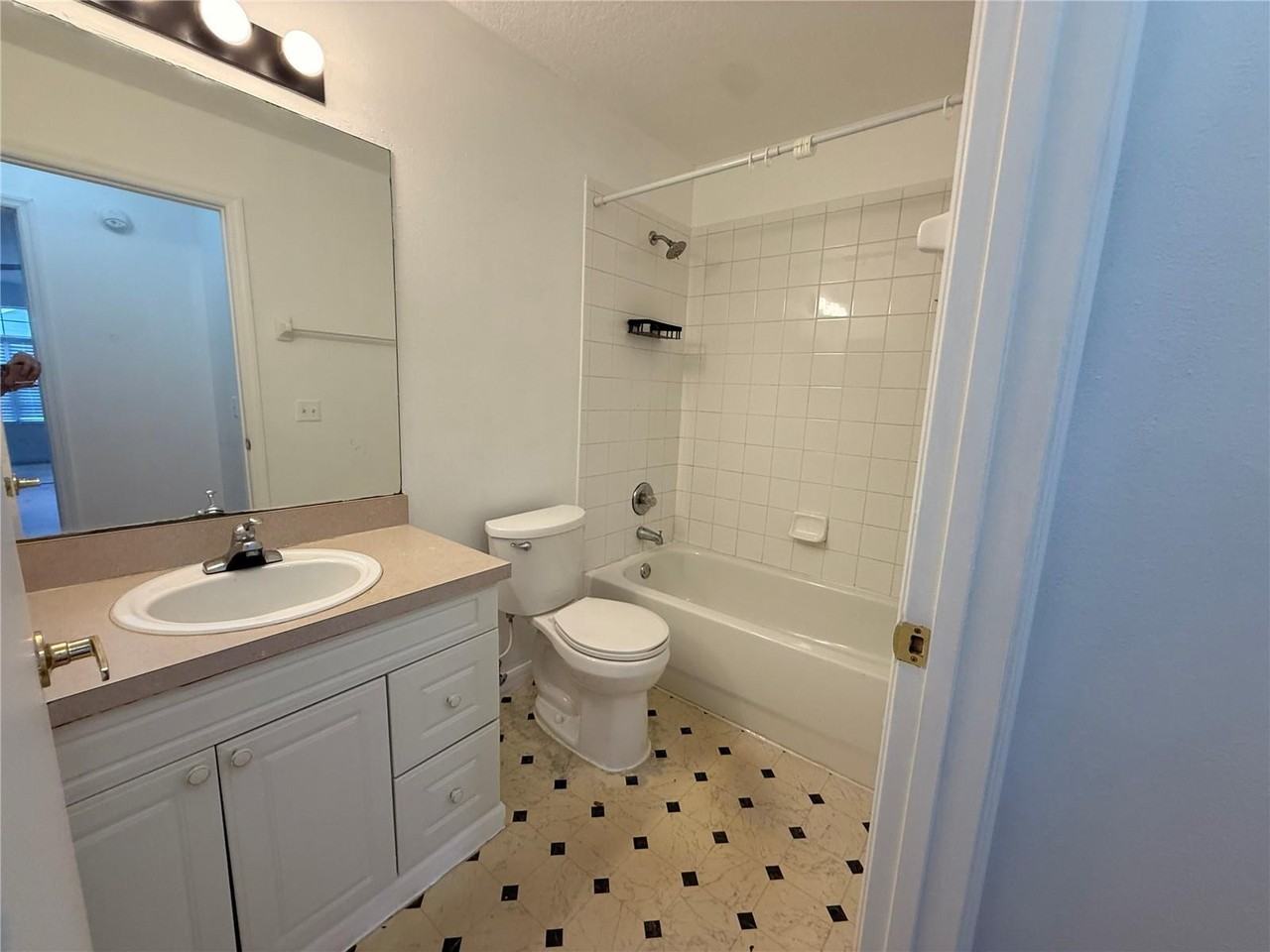 527 Caribbean Dr #B - Photo 5 of 13