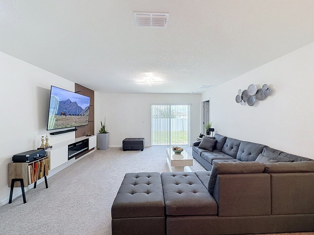 339 Towns Cir - Photo 4 of 18
