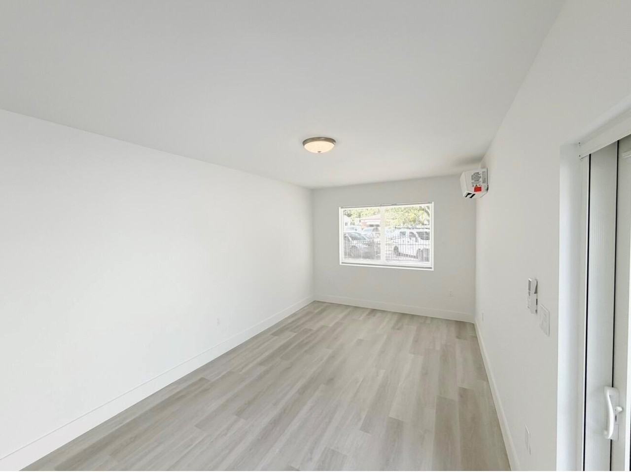 1135 Nw 127th St - Photo 5 of 28