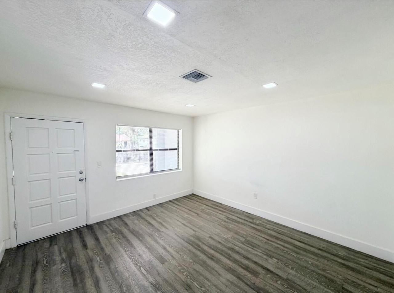 1135 Nw 127th St - Photo 7 of 28