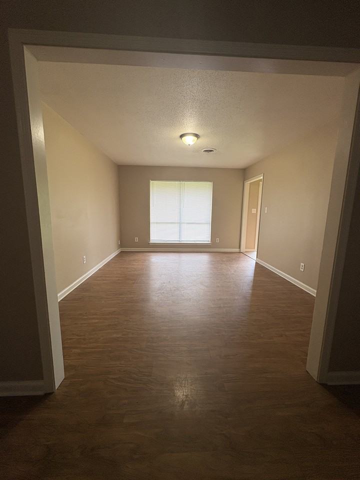 321 Sultan Ct - Photo 2 of 12