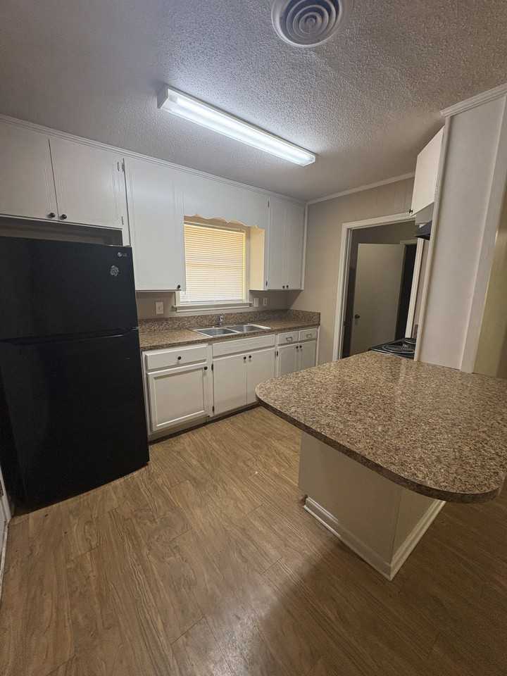 321 Sultan Ct - Photo 4 of 12