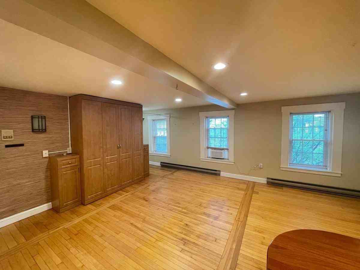 131 W Merrimack St #3 - Photo 3 of 10