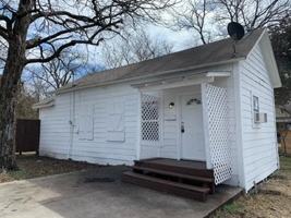 featured image of 1102 E Lamar St #A