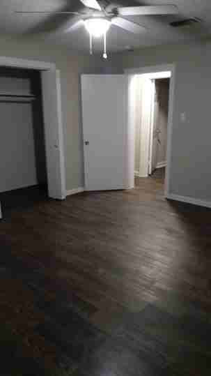 1102 E Lamar St #A - Photo 5 of 14