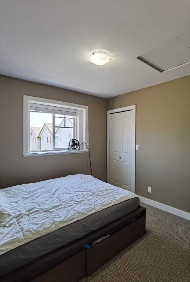 19425 67A Avenue - Photo 4 of 17