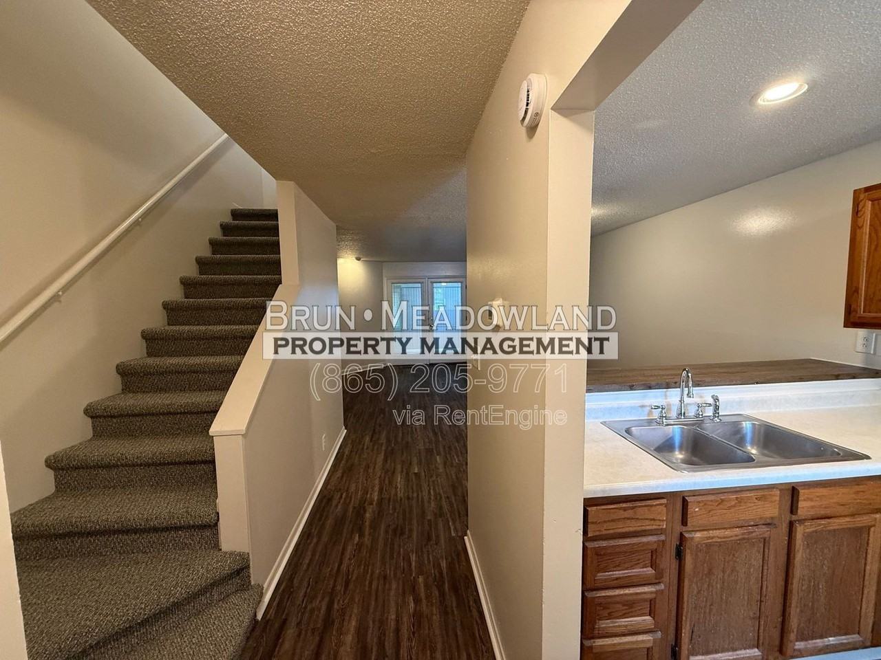 10409 Victoria Dr #D - Photo 3 of 39