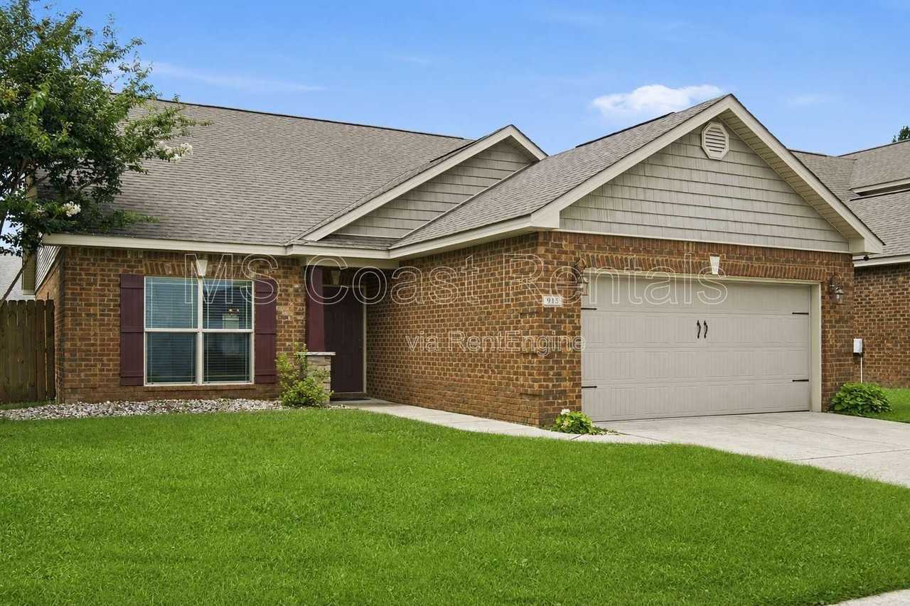 915 Old Towne St - Photo 2 of 25