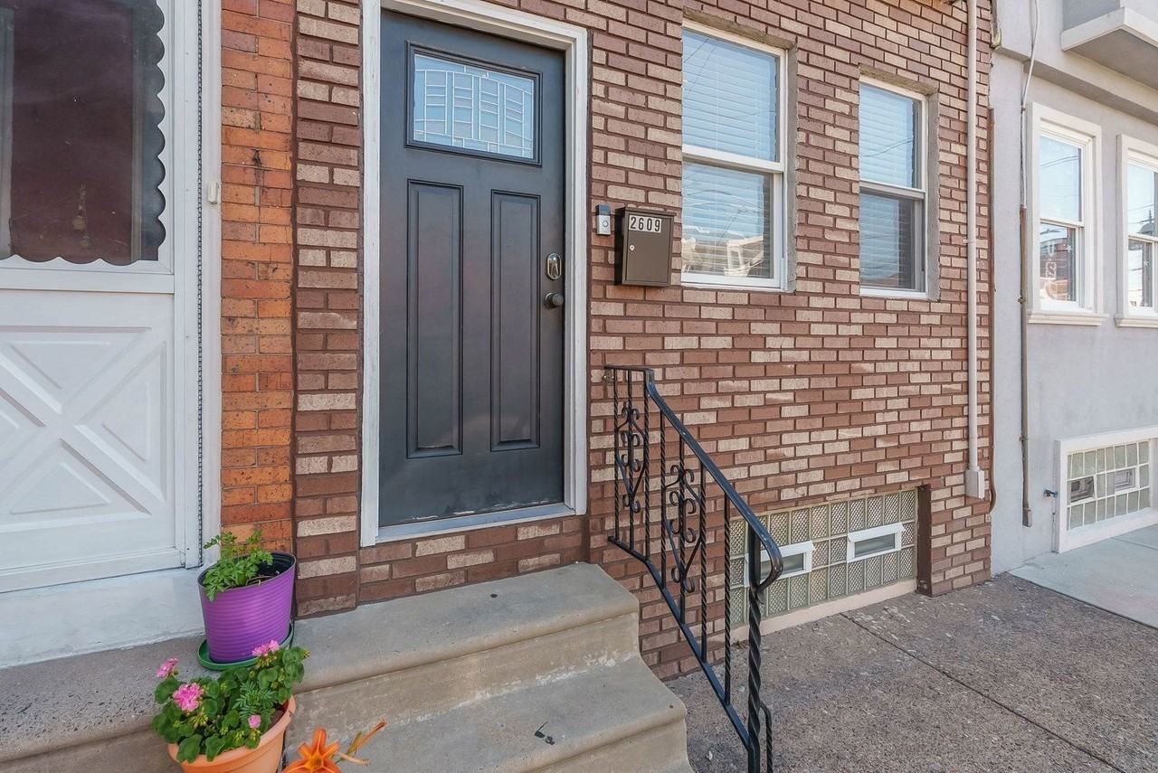 2609 E Ontario St - Photo 2 of 31