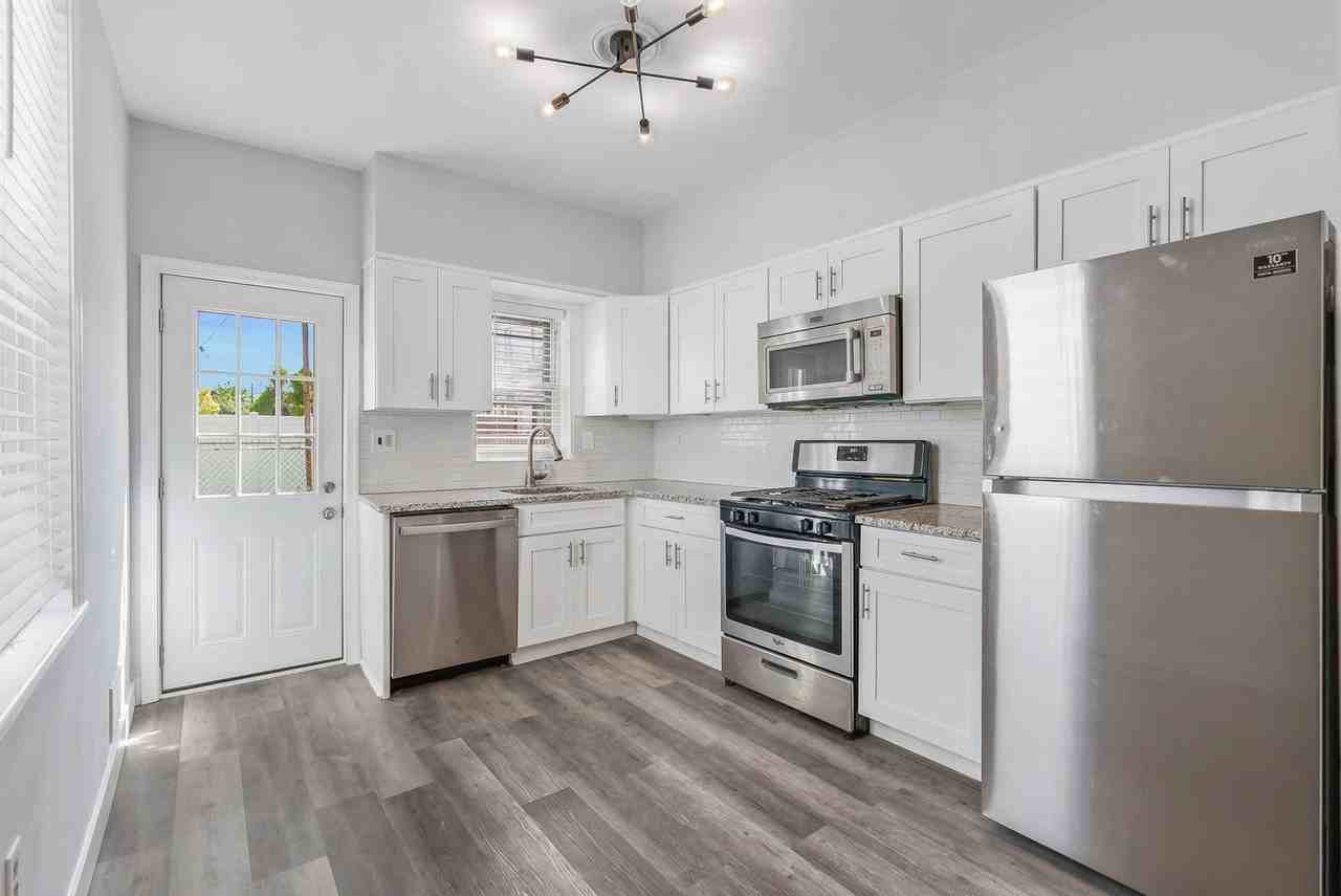 2609 E Ontario St - Photo 3 of 31