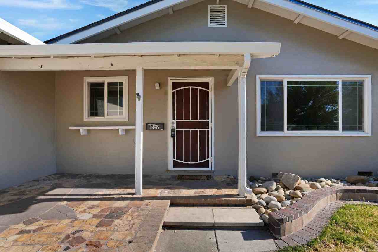 229 Seabiscuit Dr - Photo 3 of 33