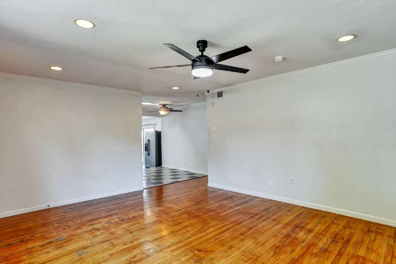 229 Seabiscuit Dr - Photo 4 of 33