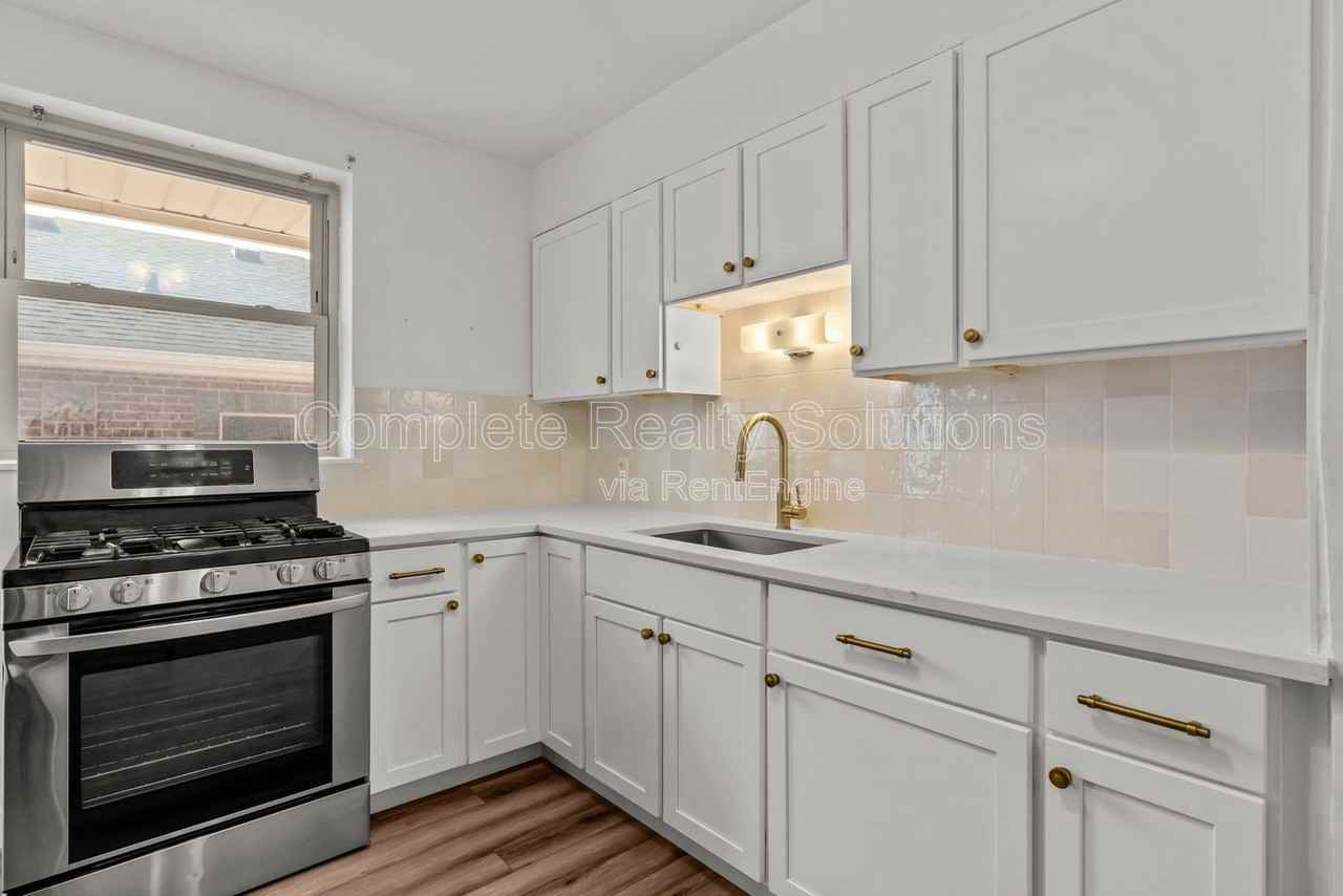 5655 Potomac St - Photo 3 of 30